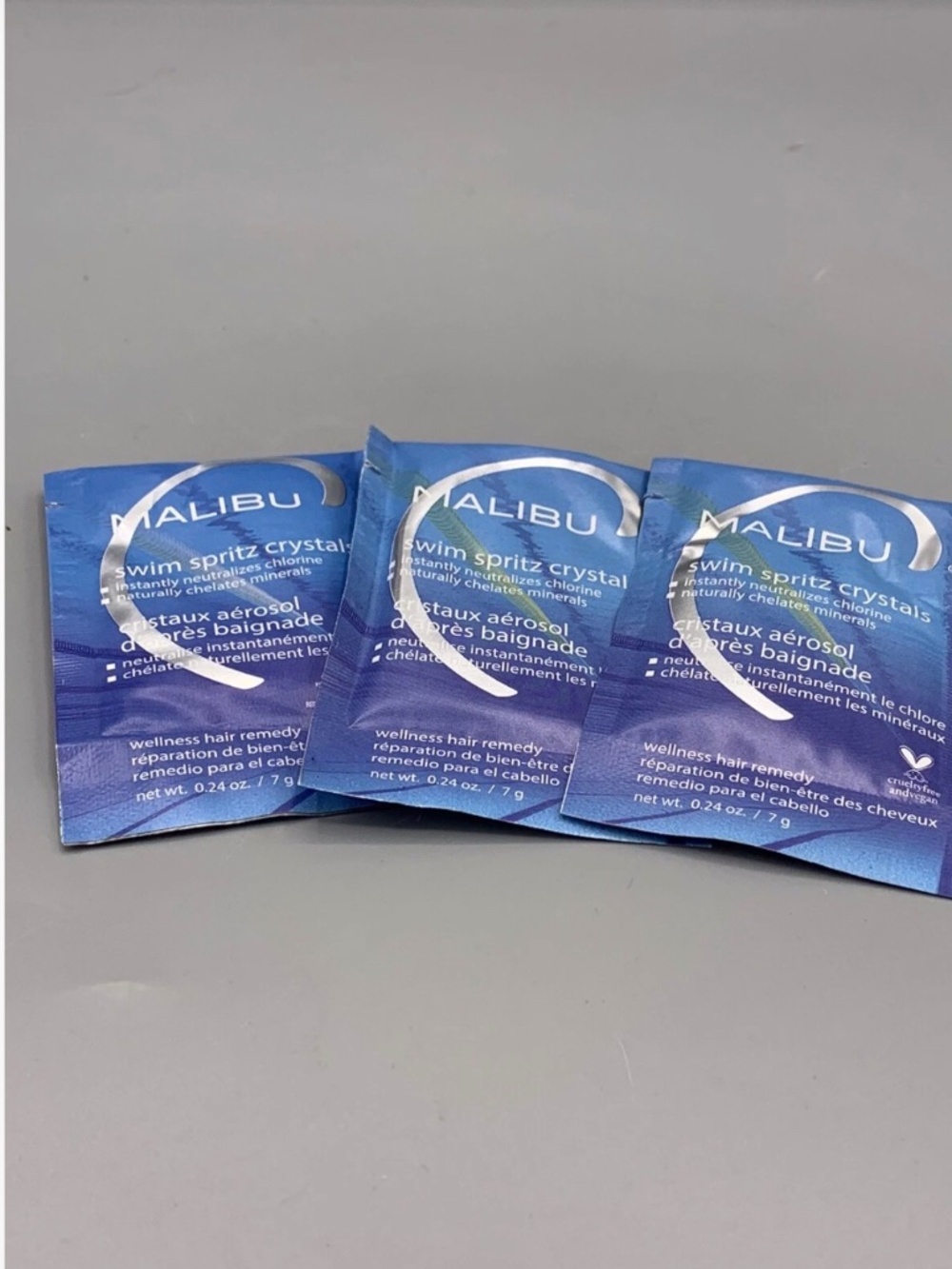 Lot 3 Swim Spritz Hair Remedy helps remove chlorine deposits